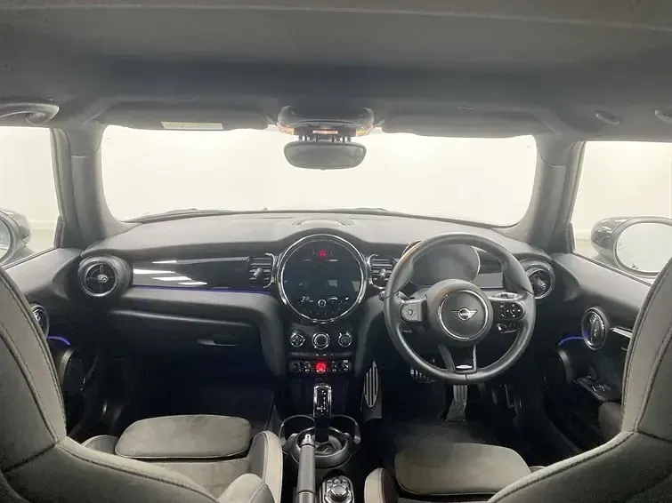 Usado Mini Cooper Hatch 2021 Gris Utilitario