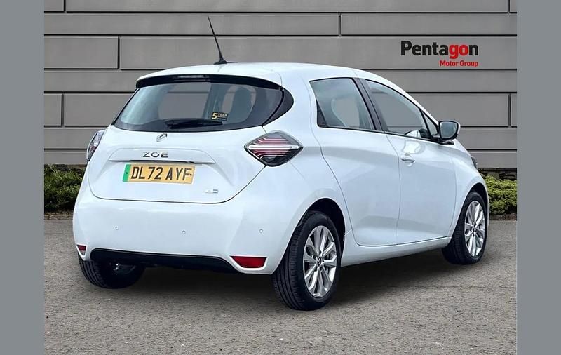 Used Renault Zoe SE 80 kW (109 HP) 2022 White Hatchback