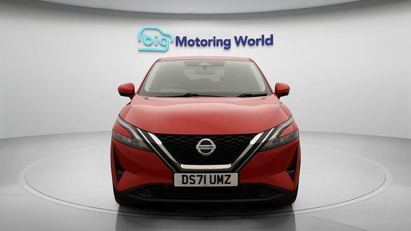 Used Nissan Qashqai N-Connecta 140 HP (102 kW) 2022 Red SUV