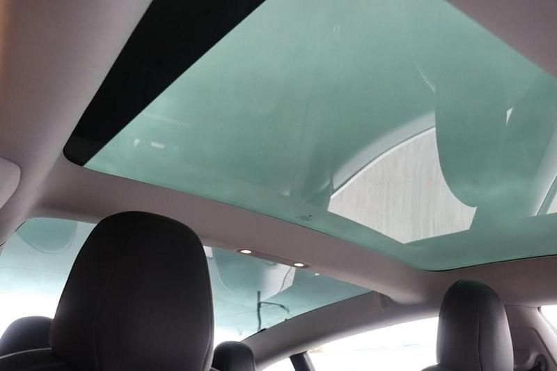 Used Tesla Model 3 Standard Range Plus 239 kW (325 HP) 2019 White Sedan