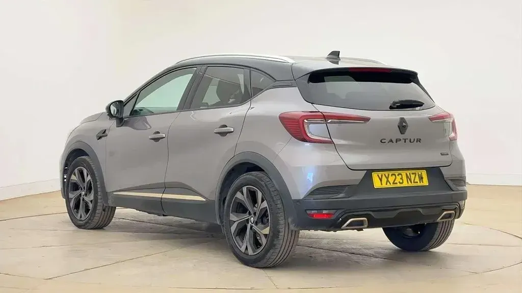Begagnad Renault Captur Bose Edition 142 HK (104 kW) 2023 Grå SUV