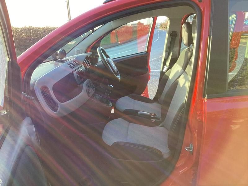 Used Fiat Panda Lounge 69 HP (50 kW) 2016 Red Hatchback