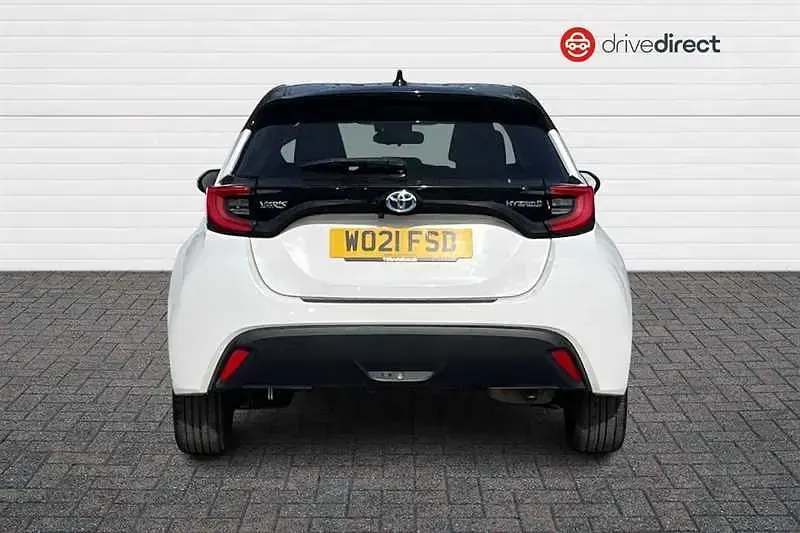 Used Toyota Yaris Design 116 HP (85 kW) 2021 White Hatchback