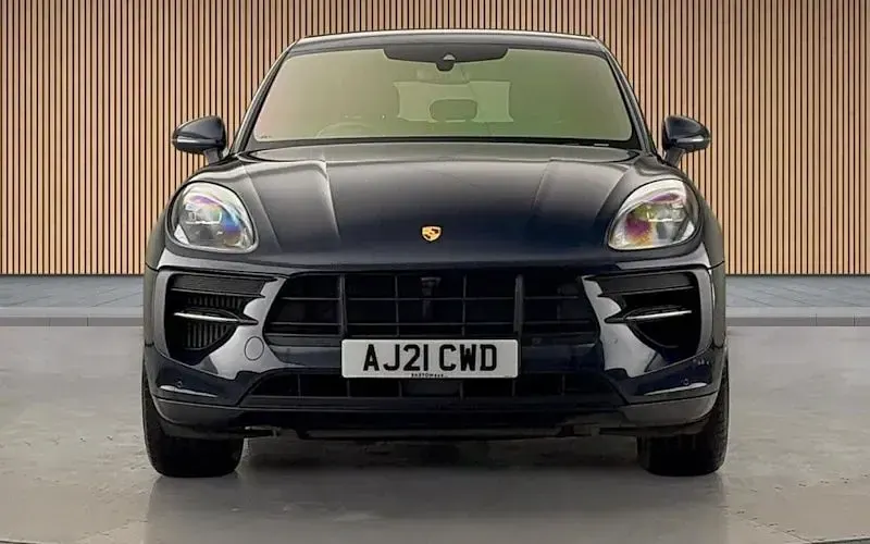 Used Porsche Macan 380 HP (279 kW) 2020 Night blue SUV