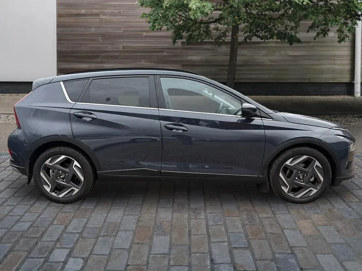 Używany Hyundai Bayon Premium 100 KM (73 kW) 2025 Szary SUV