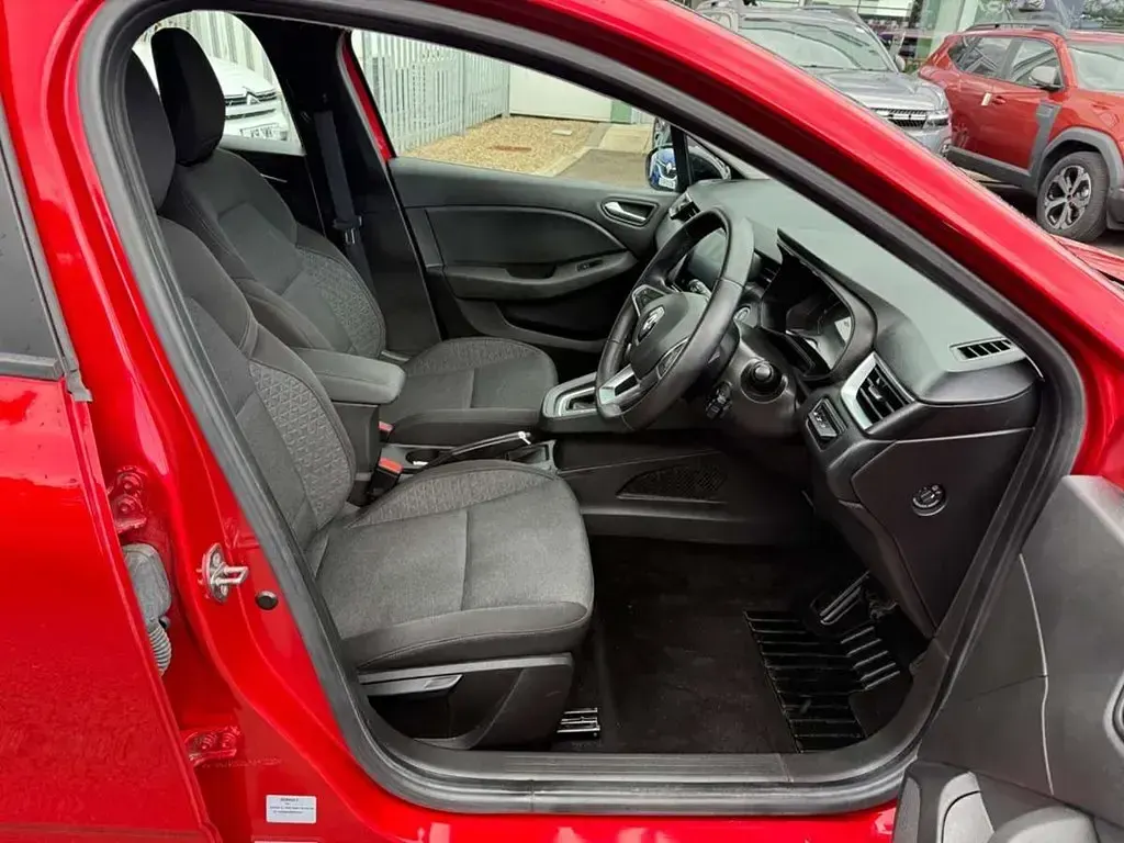 Używany Renault Clio V Evolution 143 KM (105 kW) 2023 Czerwony Hatchback