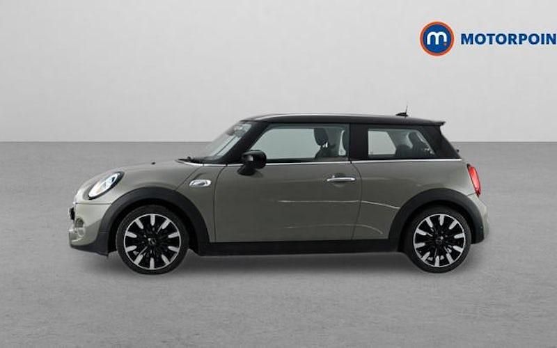 Usado Mini Cooper S Exclusive 192 HP (141 kW) 2020 Cinzento Citadino