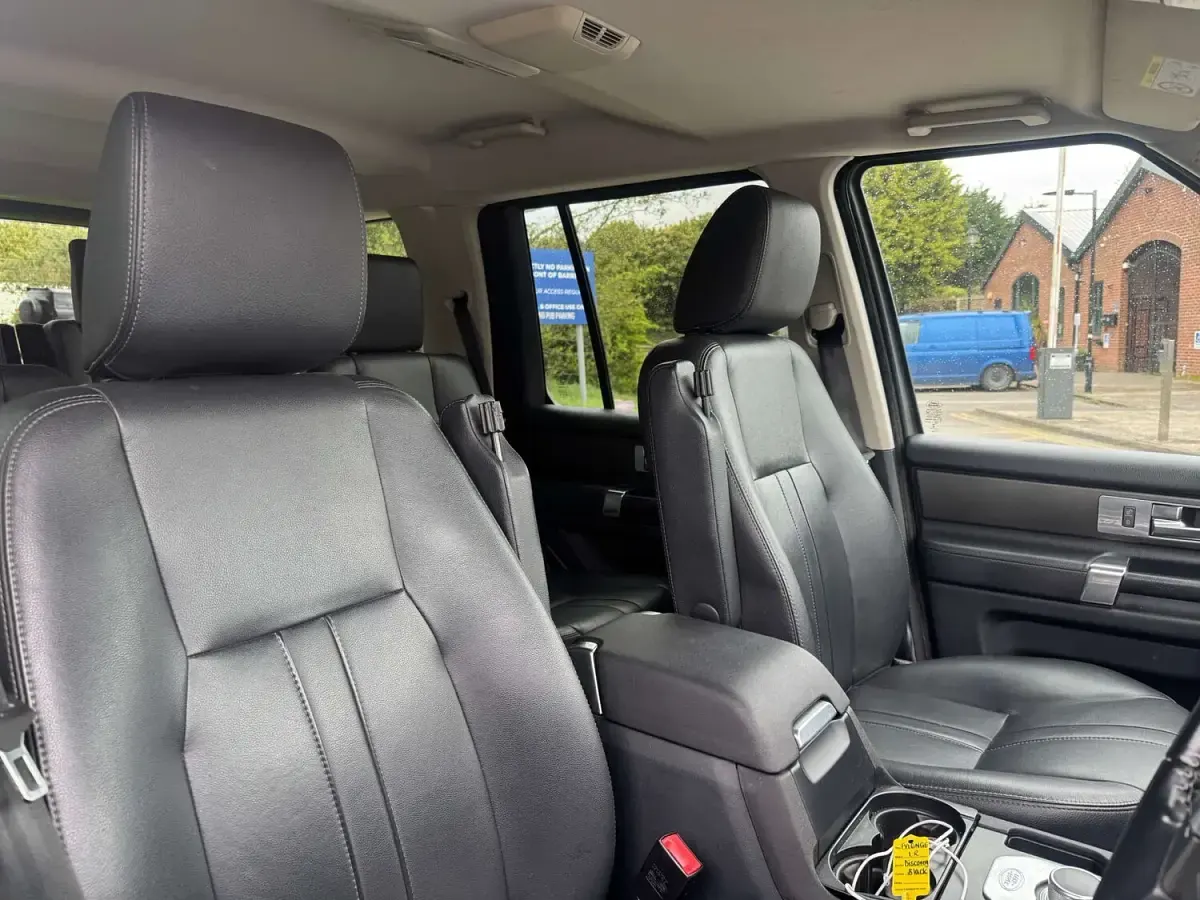 Used Land Rover Discovery Graphite 256 HP (188 kW) 2016 Black SUV