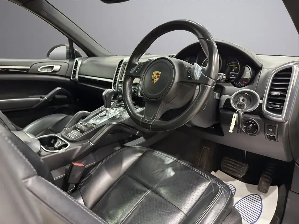 Used Porsche Cayenne 245 HP (180 kW) 2013 Black SUV