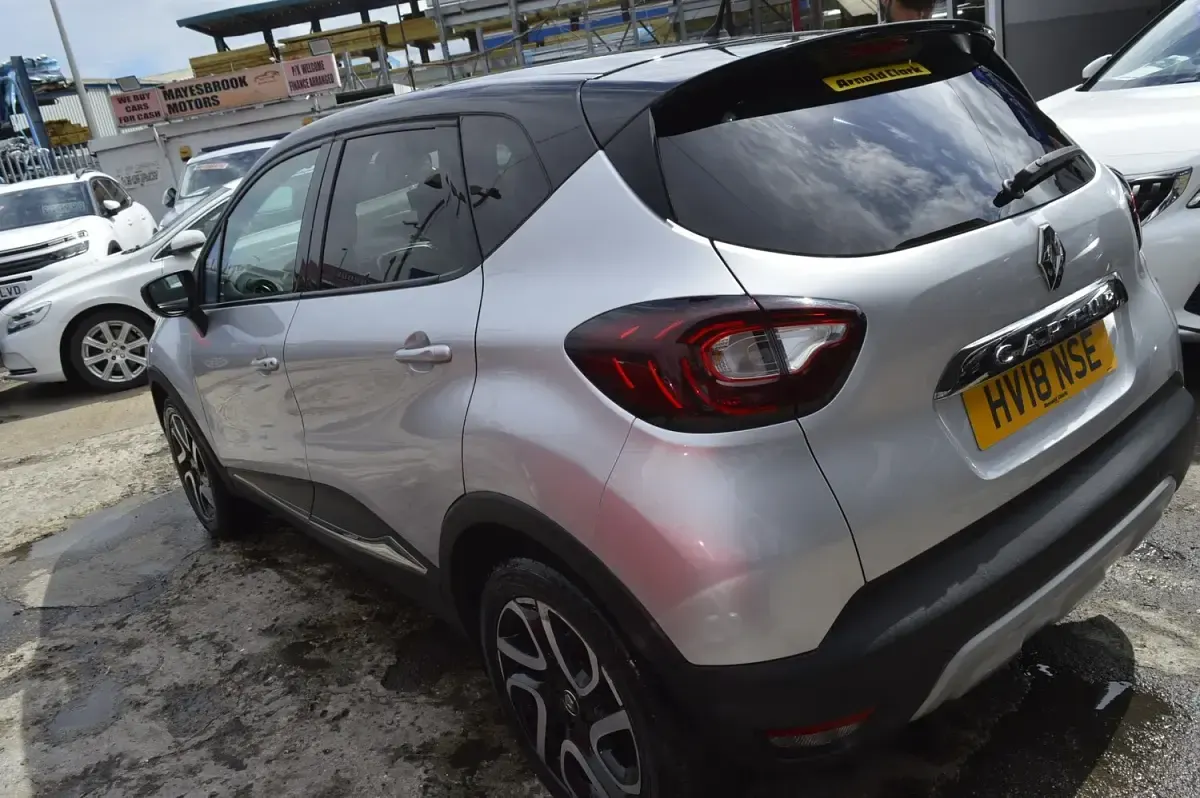 Used Renault Captur Dynamique 90 HP (66 kW) 2018 Silver SUV