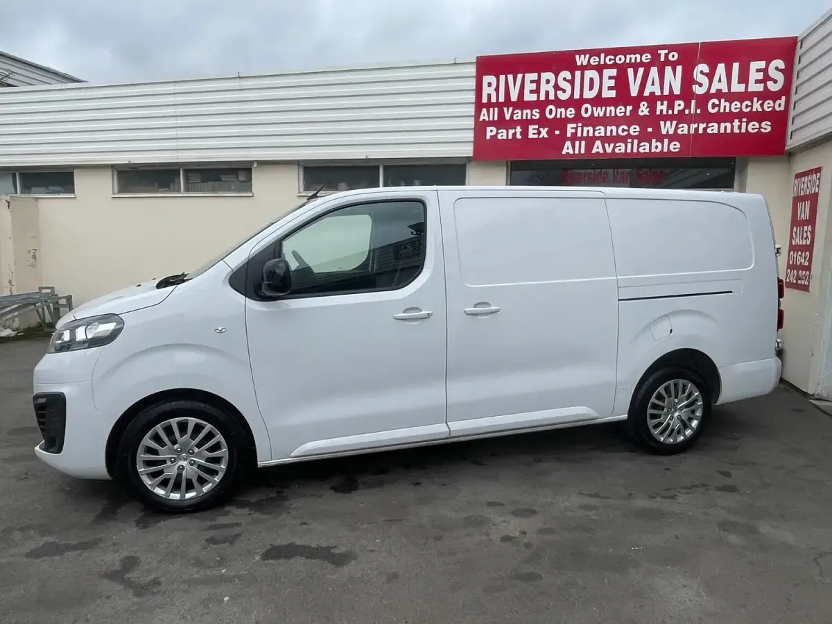 Used Vauxhall Vivaro 100 HP (73 kW) 2023 White MPV