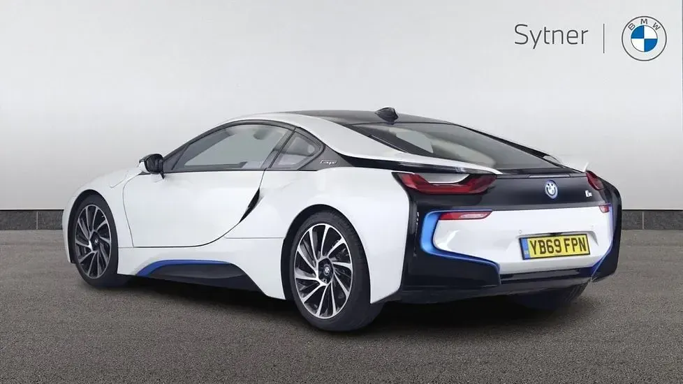 Used BMW i8 Comfort Edition 369 HP (271 kW) 2019 White Coupe