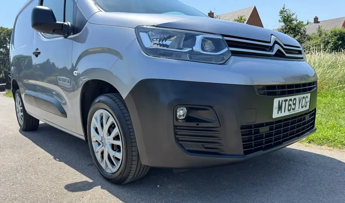 Used Citroën Berlingo 100 HP (73 kW) 2019 Grey MPV