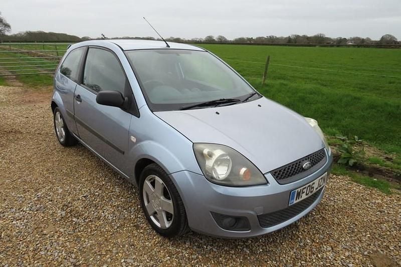 Used Ford Fiesta Zetec 74 HP (54 kW) 2006 Blue Hatchback