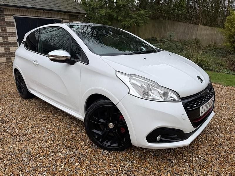 Used Peugeot 208 Prestige 208 HP (152 kW) 2017 White Hatchback