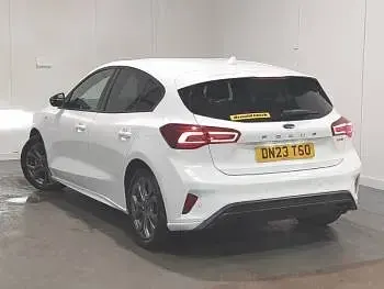 Used Ford Focus ST-Line 125 HP (91 kW) 2023 White Hatchback
