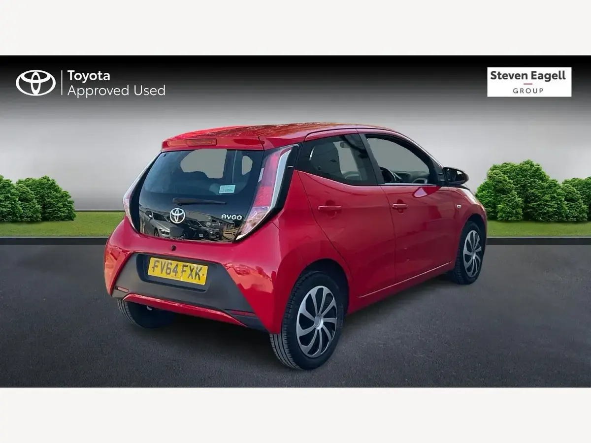 Used Toyota Aygo X-play 69 HP (50 kW) 2015 Red Hatchback