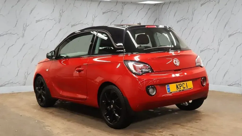 Usado Vauxhall Adam S 70 CV (51 kW) 2018 Rojo Utilitario