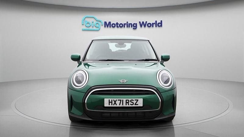 Begagnad Mini Cooper Classic 136 HK (100 kW) 2022 Grön Halvkombi
