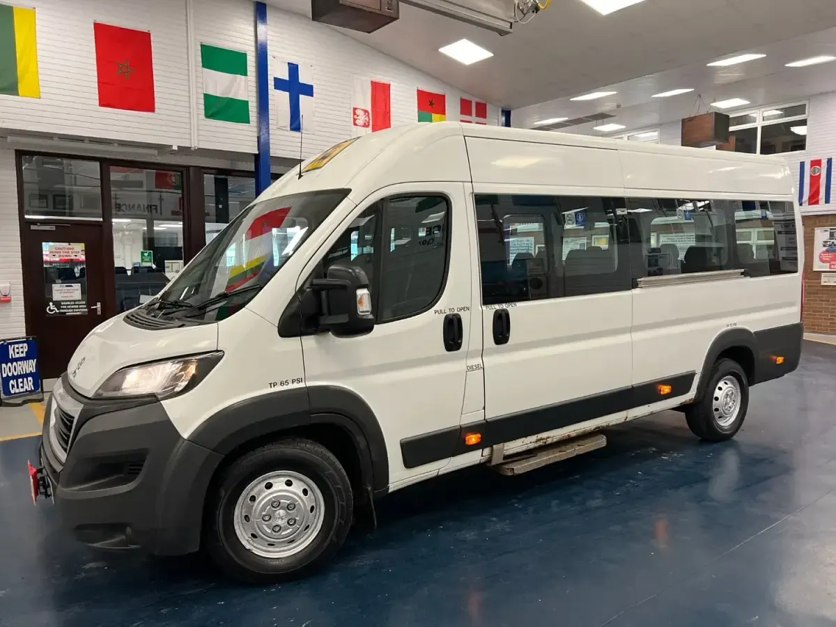 Gebraucht Peugeot Boxer 130 PS (95 kW) 2015 Weiß Van