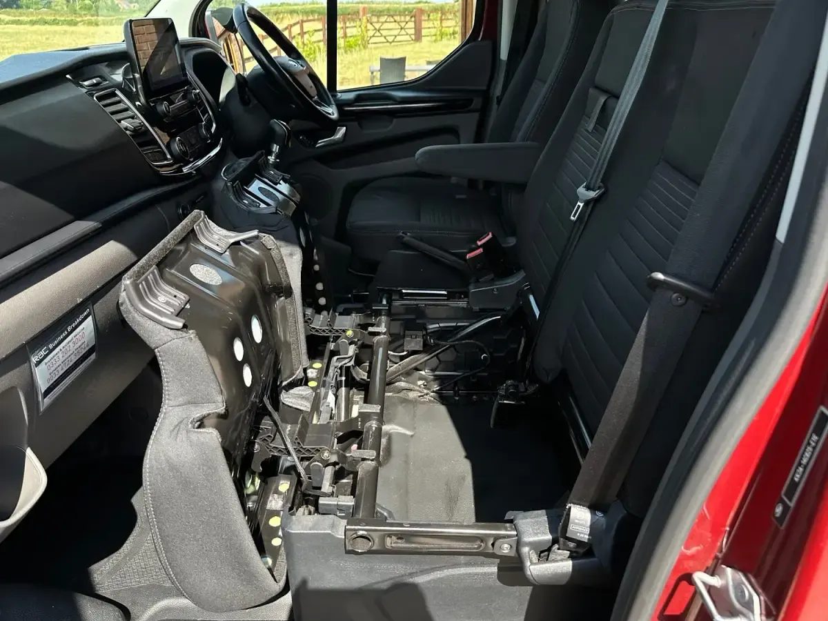 Used Ford Transit Custom Limited 170 HP (125 kW) 2019 Red Van