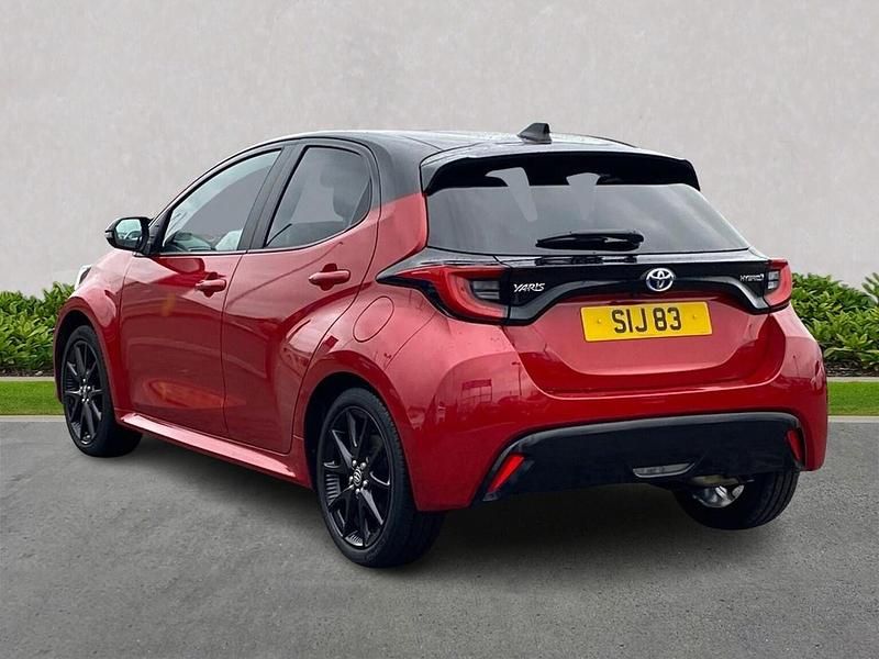 Used Toyota Yaris Hybrid 116 HP (85 kW) 2022 Red/black Hatchback