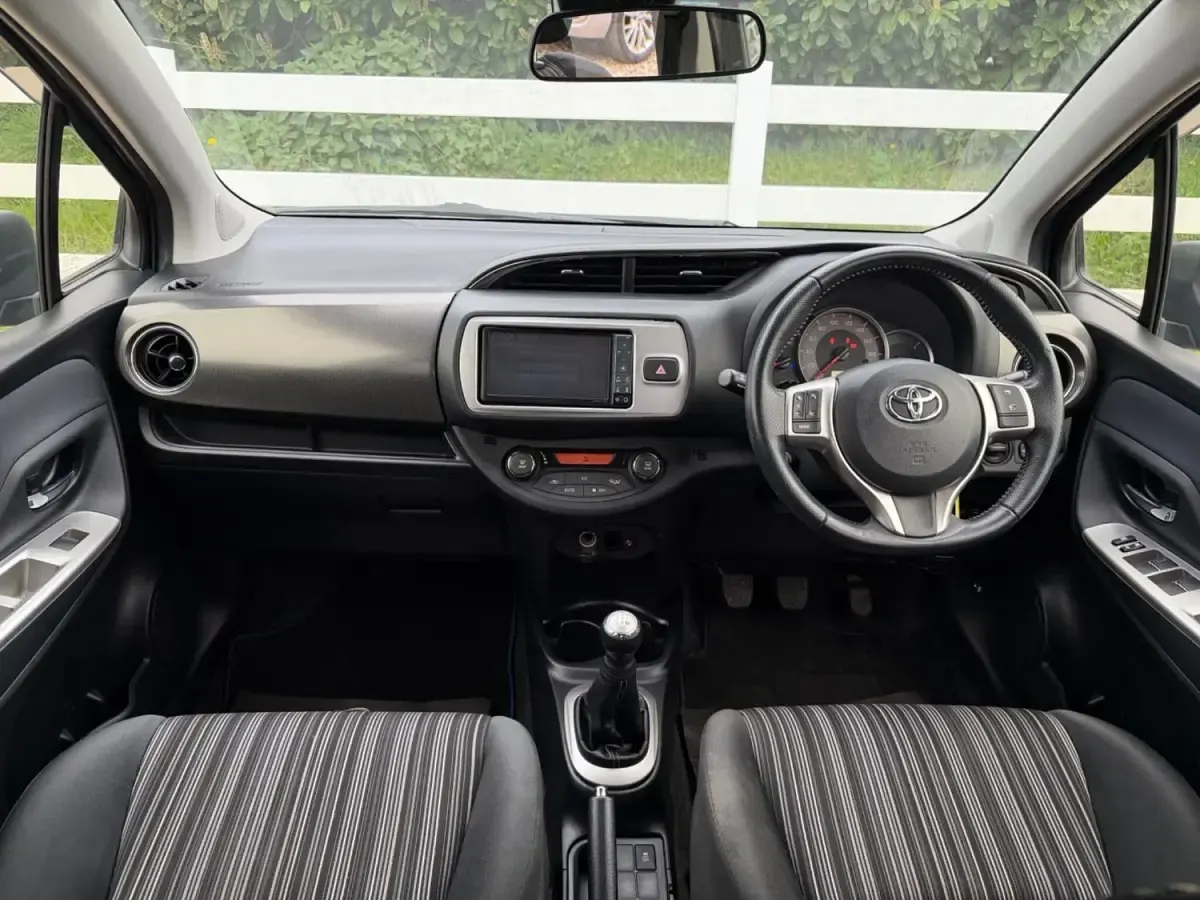 Usado Toyota Yaris 2025 Preto Citadino
