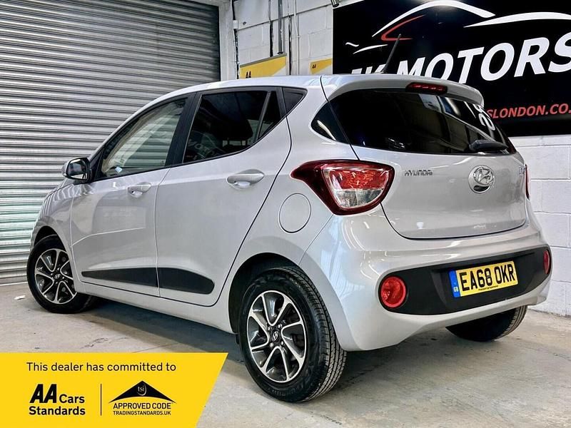 Used Hyundai i10 Premium 66 HP (48 kW) 2018 Silver Hatchback