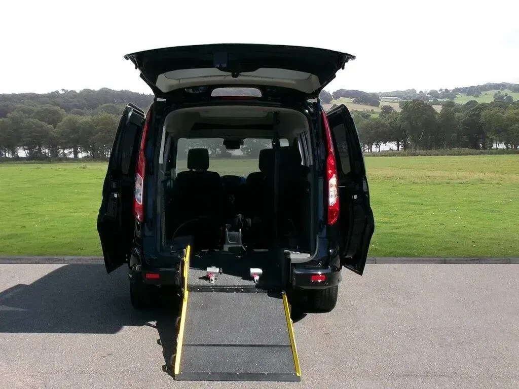 Used Ford Tourneo Connect Titanium 120 HP (88 kW) 2021 Black MPV