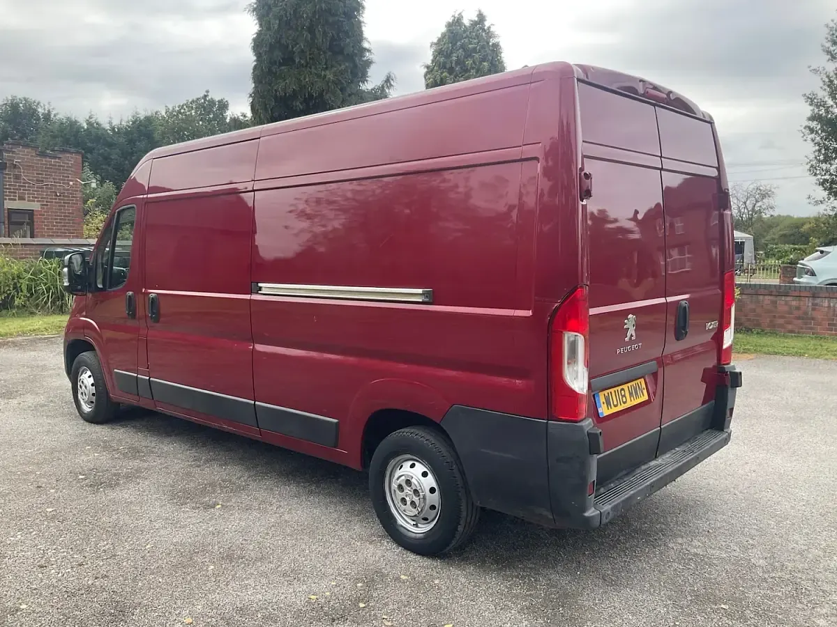 Used Peugeot Boxer 130 HP (95 kW) 2018 Red Van