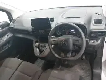 Begagnad Citroën Berlingo 100 HK (73 kW) 2024 Vit Minibuss