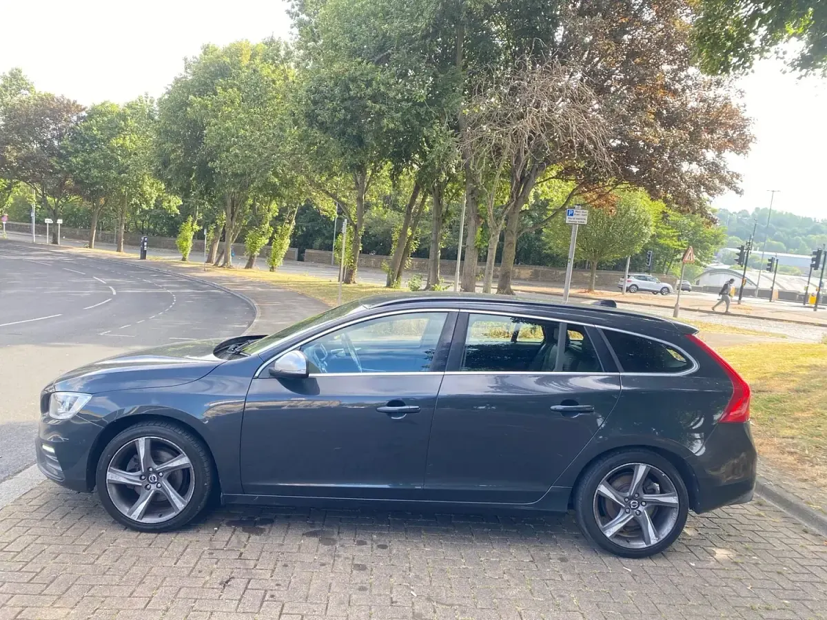 Used Volvo V60 R-Design 115 HP (84 kW) 2013 Grey Estate