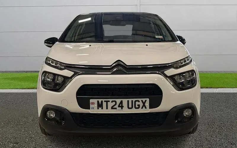 Used Citroën C3 PureTech 83 HP (61 kW) 2024 White Hatchback