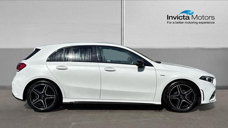 Used Mercedes A180 Executive 136 HP (100 kW) 2022 White Hatchback