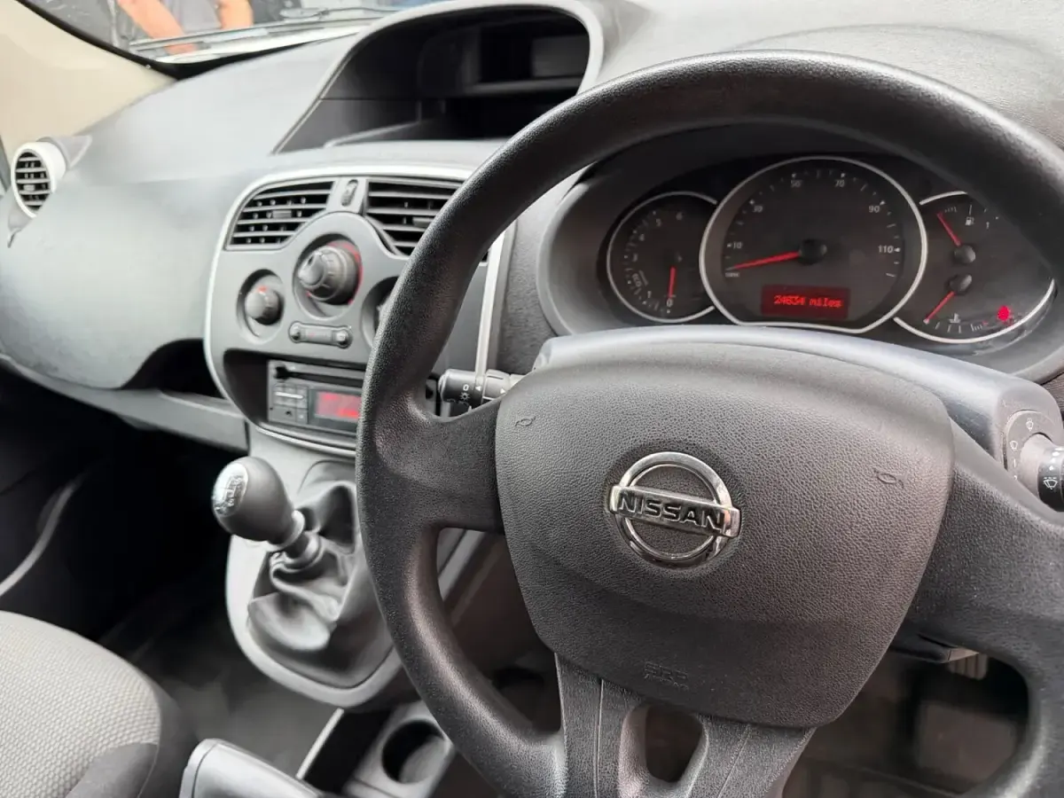 Used Nissan NV250 Acenta 95 HP (69 kW) 2021 White Van