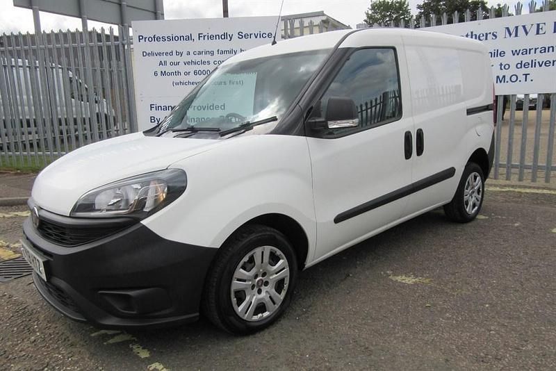 White Used 2019 Fiat Doblò MPV | £6,495 (Fair price) - Image 1/4