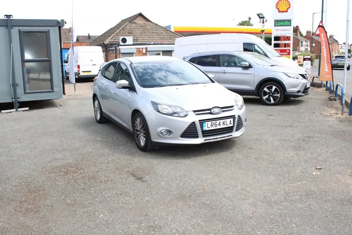Used Ford Focus Zetec 125 HP (91 kW) 2014 Silver Hatchback