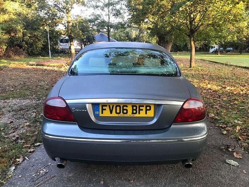 Usado Jaguar S-Type SE 207 HP (152 kW) 2006 Cinzento Sedan