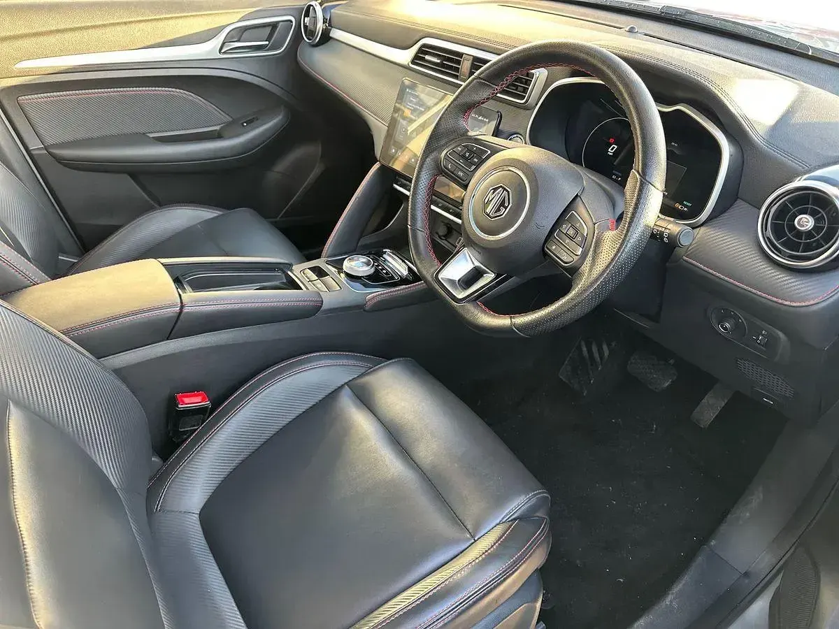 Usado MG ZS Trophy Connect 114 kW (156 CV) 2021 Plateado SUV