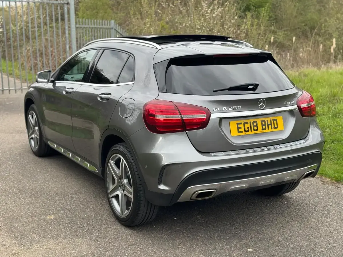Usado Mercedes GLA250 AMG Line Premium Plus 211 HP (155 kW) 2018 Cinzento SUV