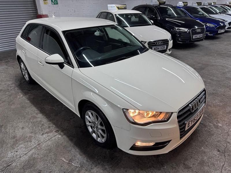 Used Audi A3 Sportback 105 HP (77 kW) 2013 White Hatchback