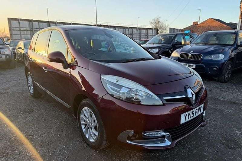 Used Renault Scénic III Dynamique 110 HP (80 kW) 2015 Red MPV
