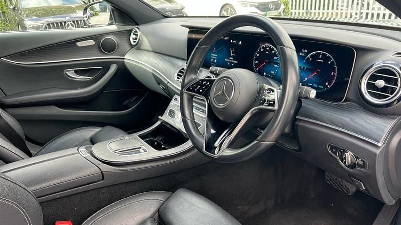 Usado Mercedes E200 AMG Line Premium 200 HP (147 kW) 2023 Azul