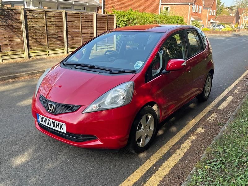 Used Honda Jazz ES 100 HP (73 kW) 2010 Red Hatchback