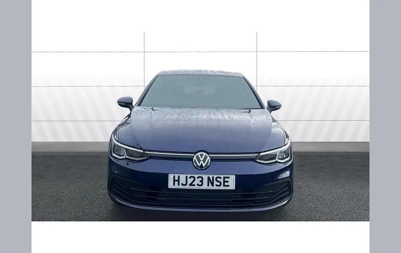 Used VW Golf VIII Life 131 HP (96 kW) 2023 Blue Hatchback