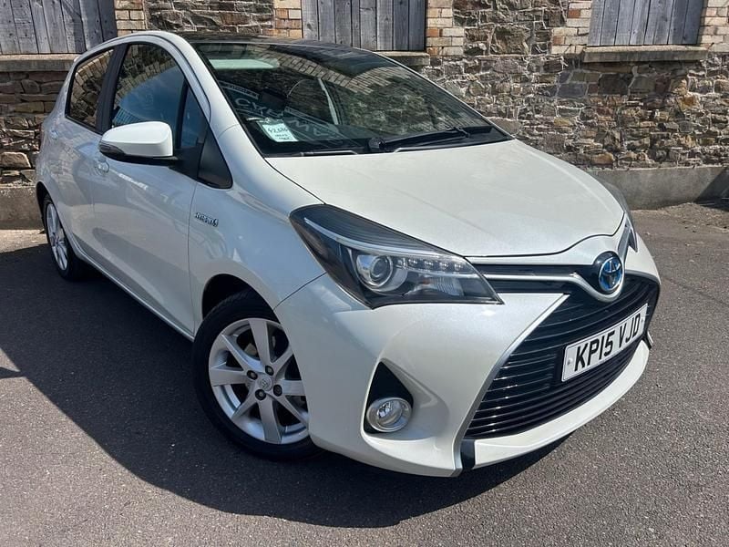 White Used 2015 Toyota Yaris Hybrid Hatchback | £10,395 (A bit pricey) - Image 1/2