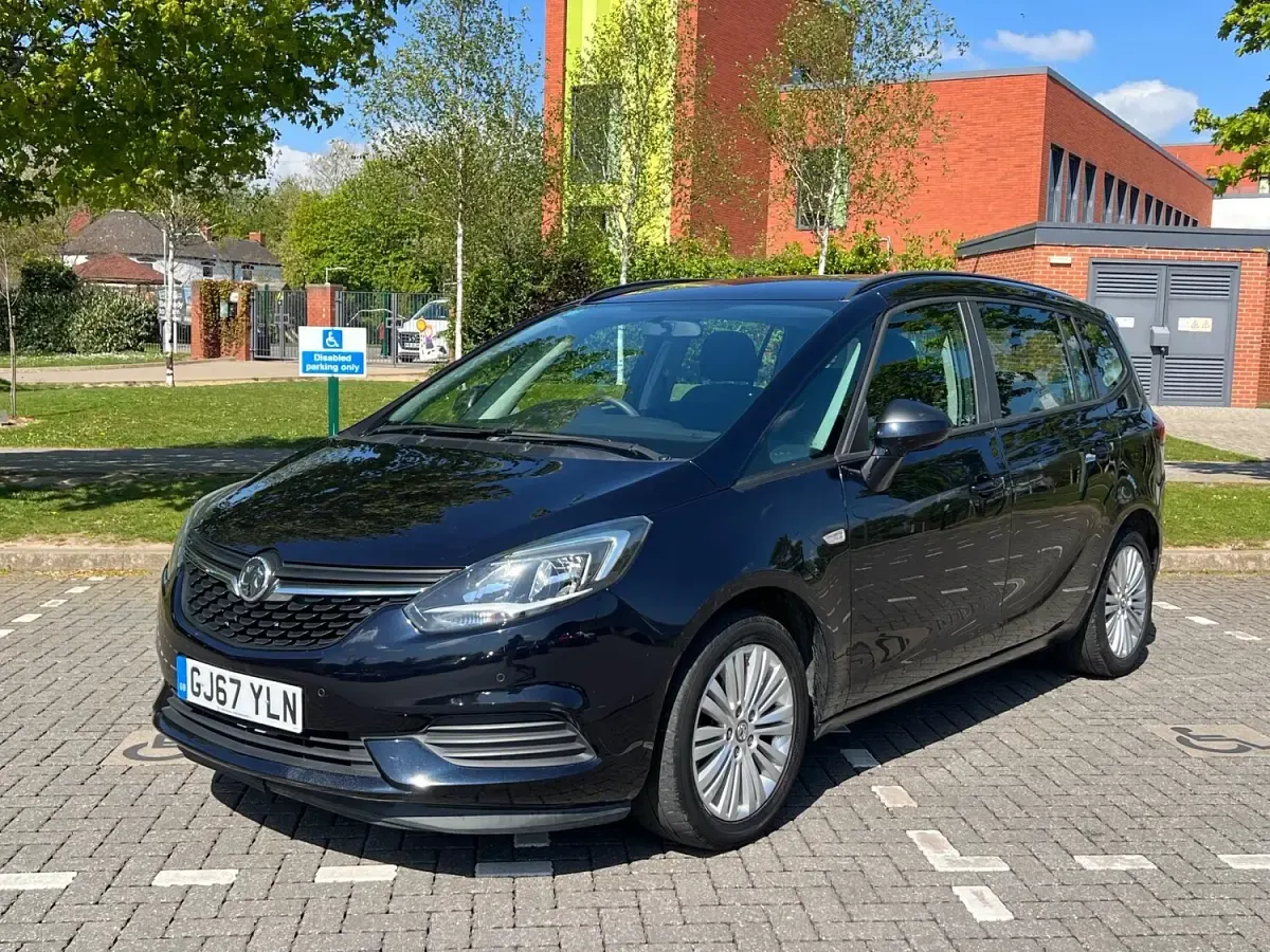 Used Vauxhall Zafira Design Edition 140 HP (102 kW) 2017 Blue MPV