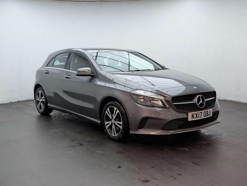 Begagnad Mercedes A160 Executive 2017 Grå Halvkombi