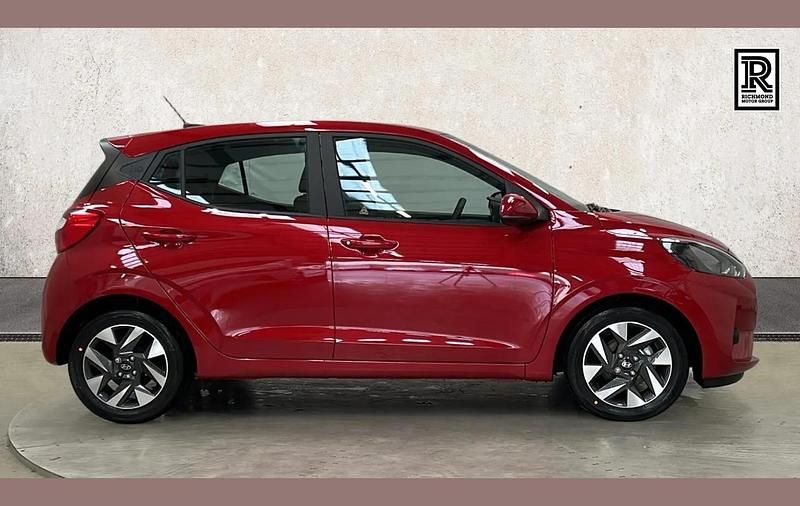 New Hyundai i10 Advanced 83 HP (61 kW) 2025 Red Hatchback