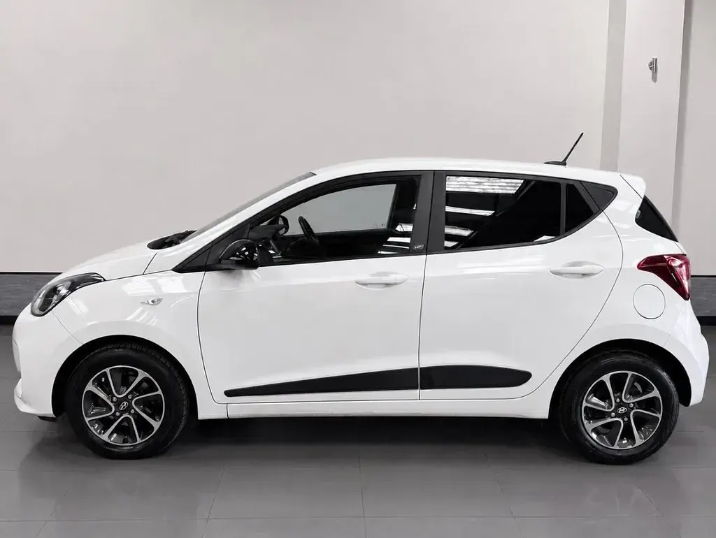 Used Hyundai i10 GO! 67 HP (49 kW) 2018 White Hatchback